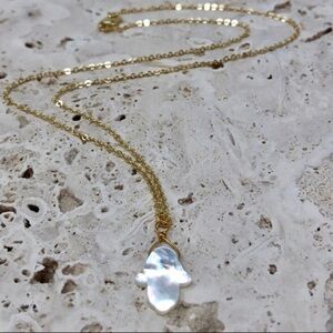 💄Boutique Hamsa Mother Pearl 14K Dainty Necklace